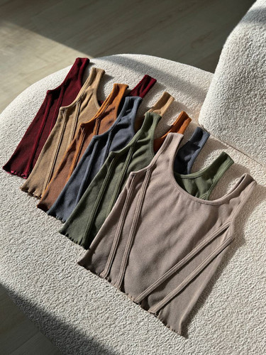 کراپ تاپ با طرح کثیفدوزی زنانه